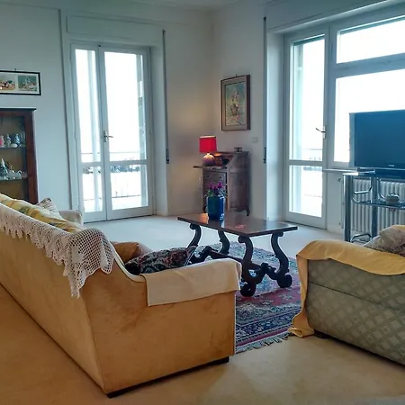 דירה Tina's House