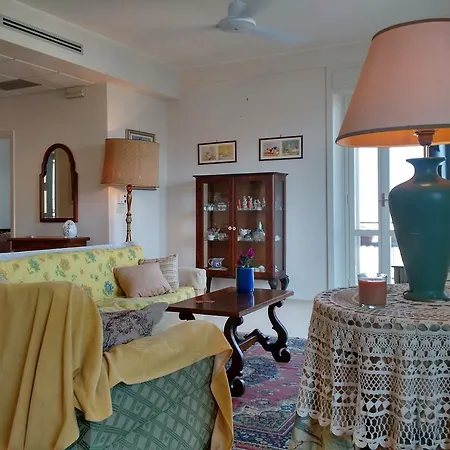 Tina's House דירה לצ'ה