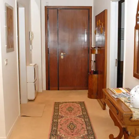 Tina's House * לצ'ה