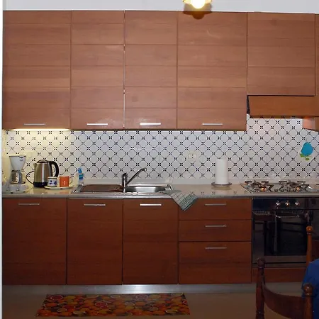 Tina's House * לצ'ה