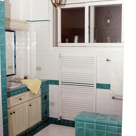 Tina's House * לצ'ה