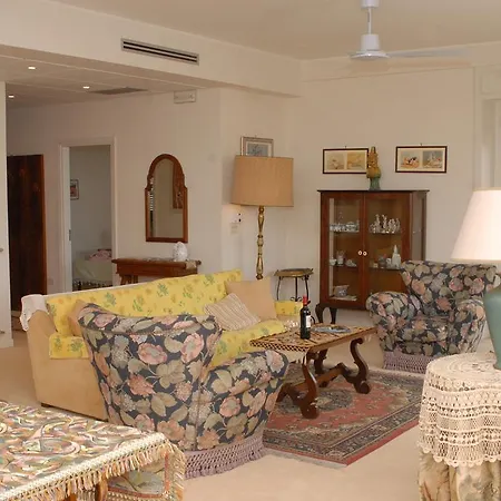 Tina's House * לצ'ה