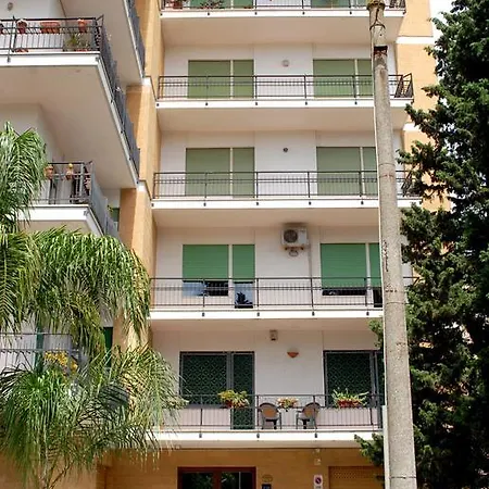 Tina's House דירה *
